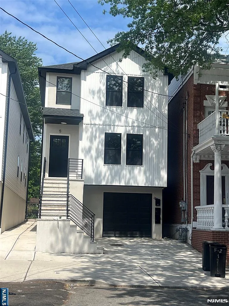 3 bed, 2.0 bath, $2,800 — Photo 2