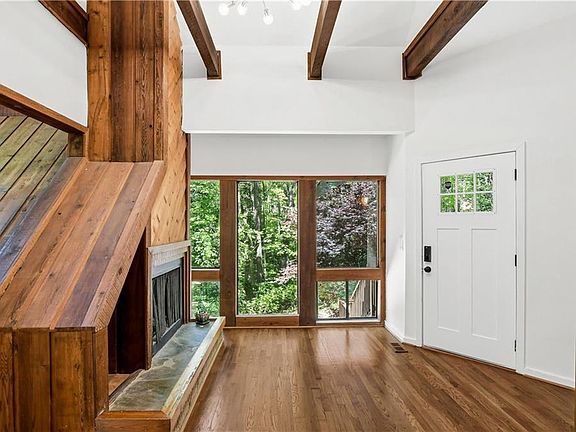 8th image of 2965 Pond View Ct