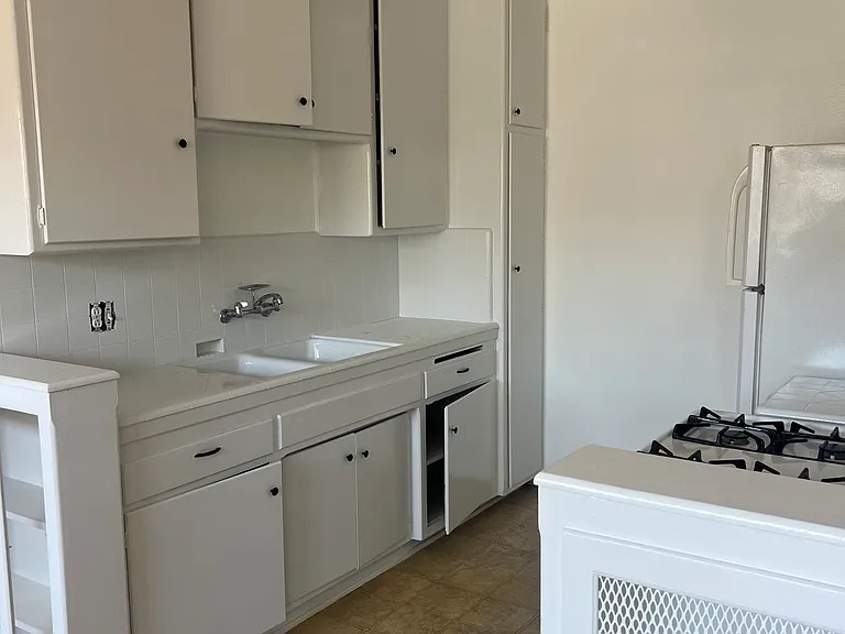 3426 Mentone Ave #7 — Photo 8