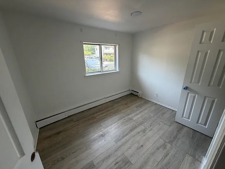 76 Wilson Ave — Photo 3