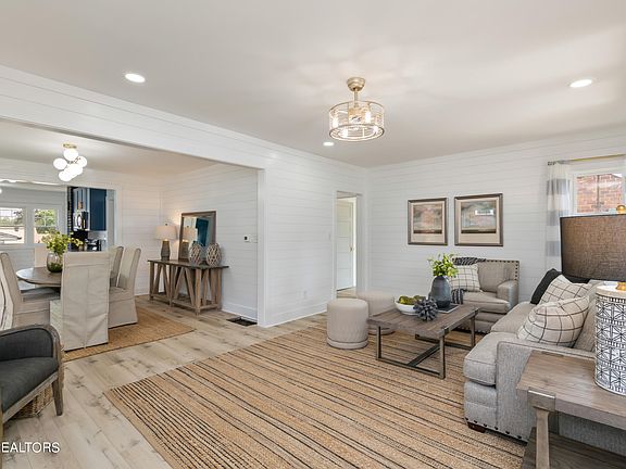 4th image of 2565 Parkview Ave