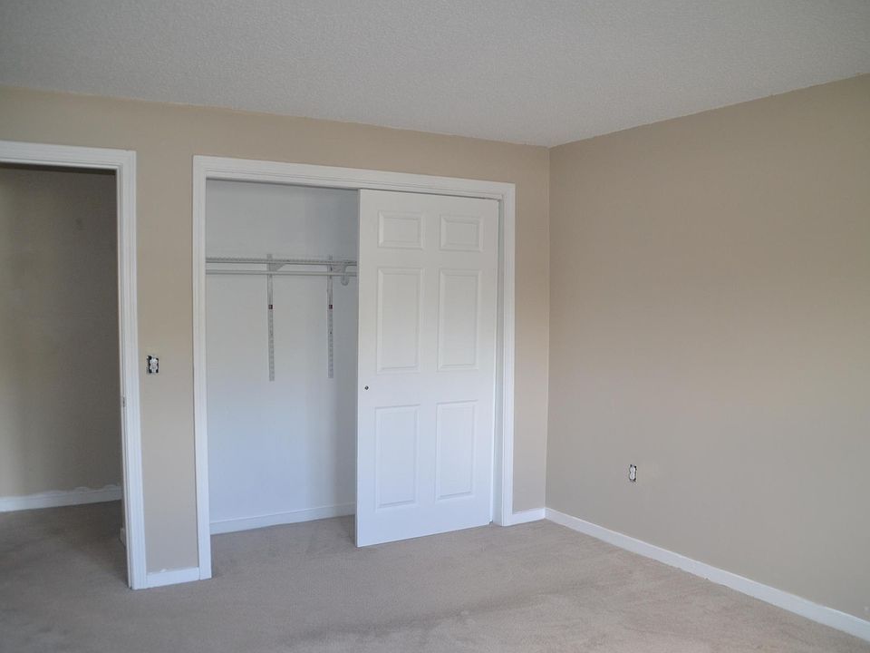 2nd image of 12 Saint James Pl #9