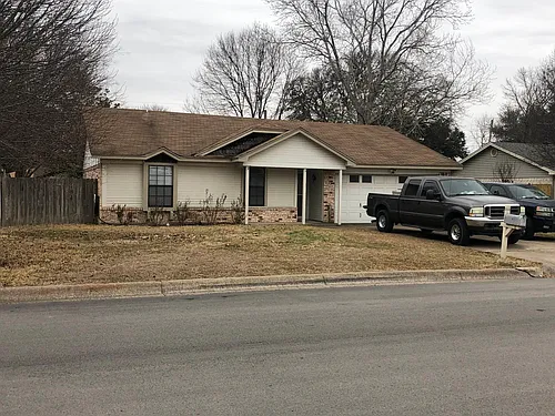 1308 Mercedes St Photo 1