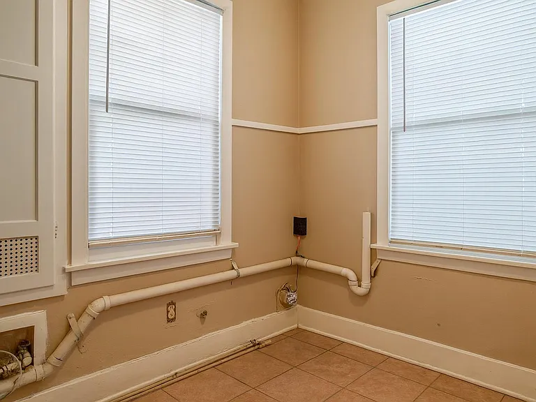 6113 Avenue Q 1/2 #2 — Photo 12
