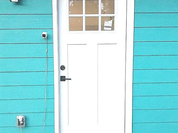 2nd image of 2401 NE 27th St #2403