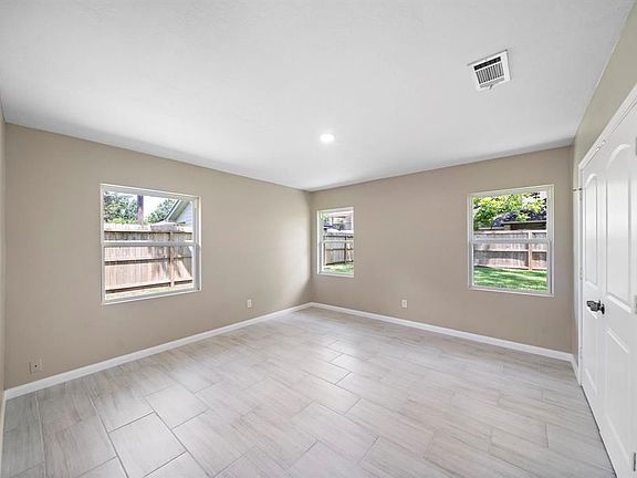 4th image of 9830 Rockcrest Dr