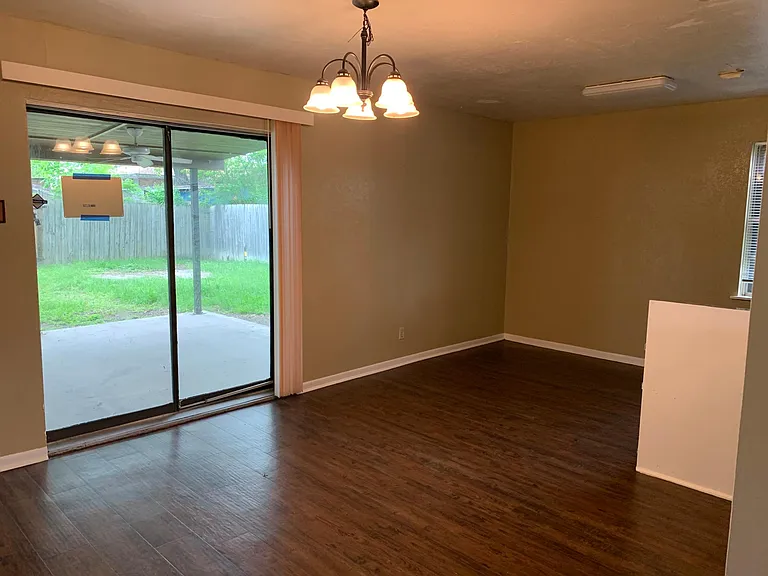 615 Bishop Dr — Photo 5
