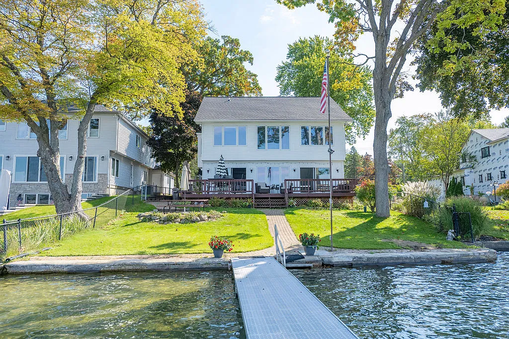 7680 Barnsbury Dr — Photo 1