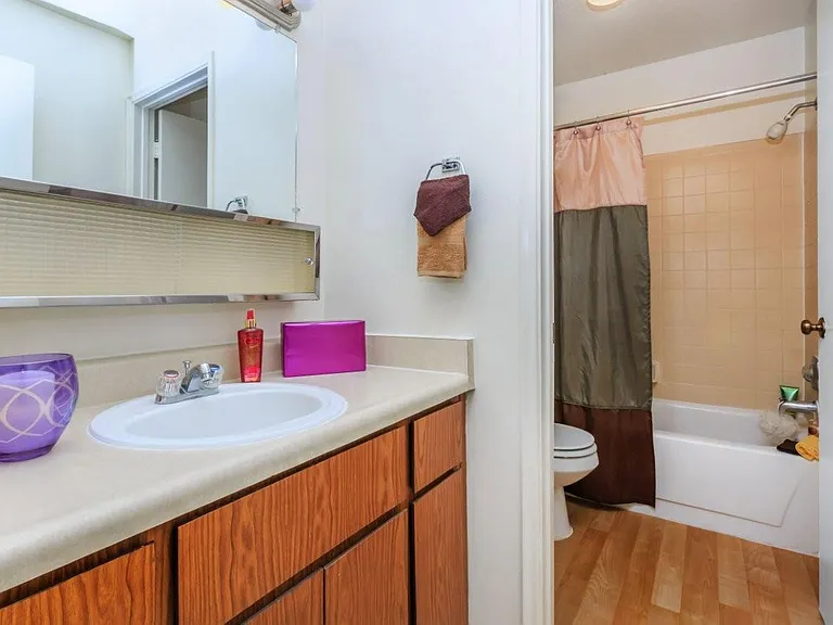 Carondelet Apartments — Photo 25
