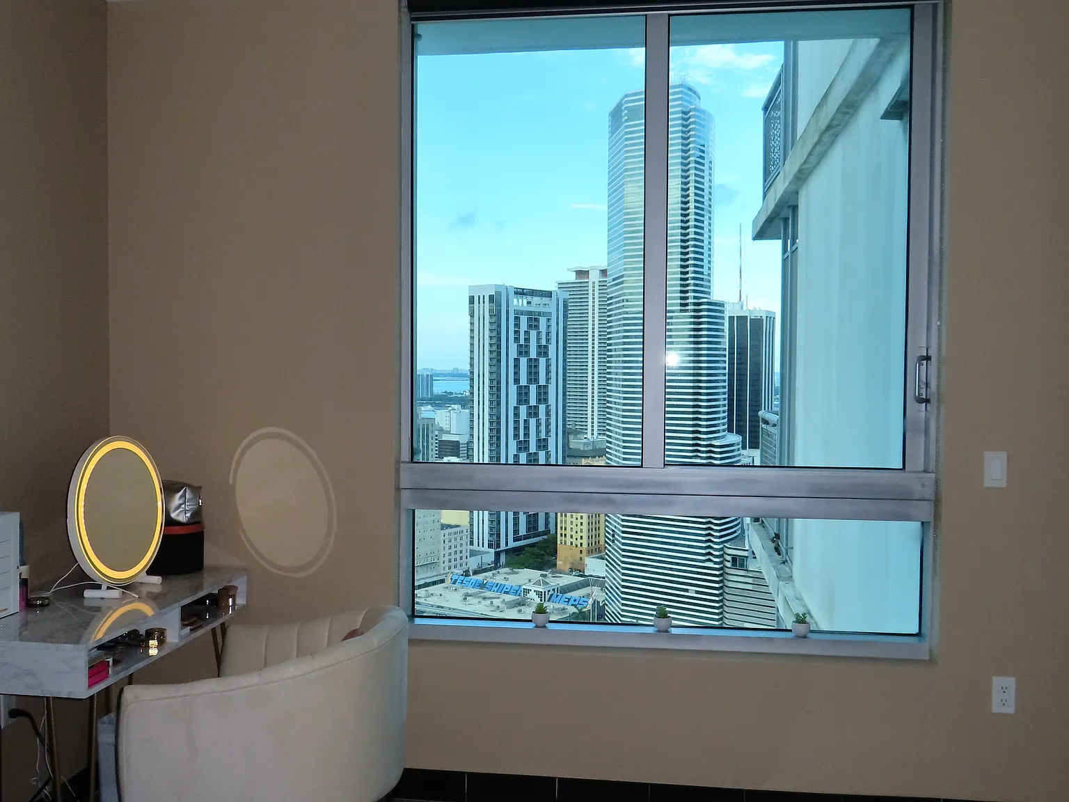 1 bed, 704 sqft, $3,400 — Photo 4
