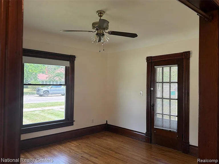 825 W Main St — Photo 4