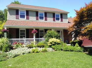 32 Tiffany Pl, East Amherst, NY 14051