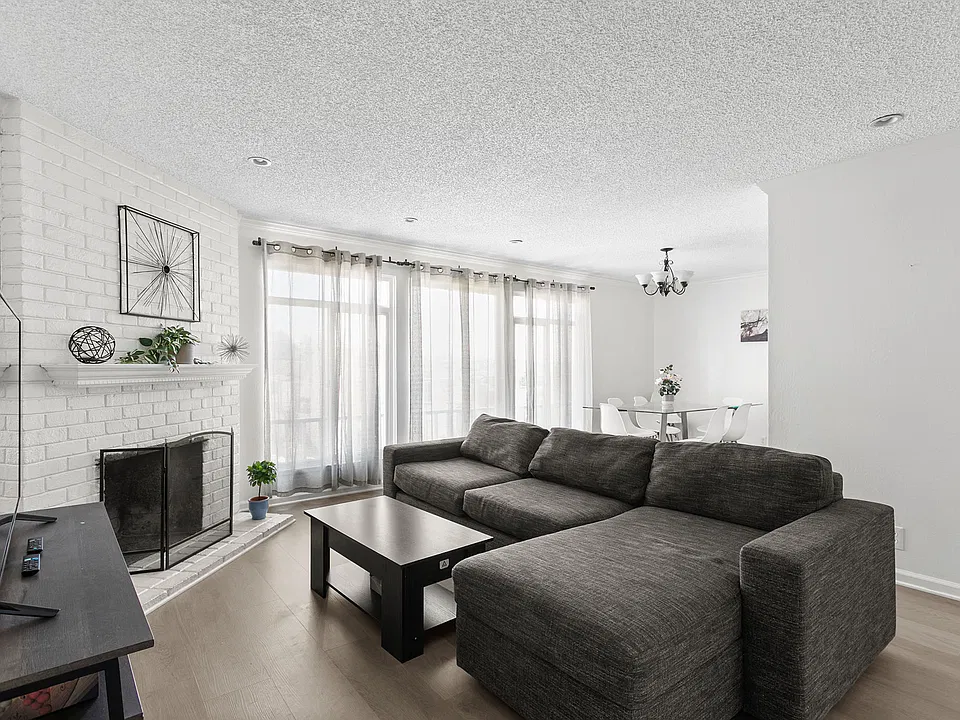 312 Magellan Dr