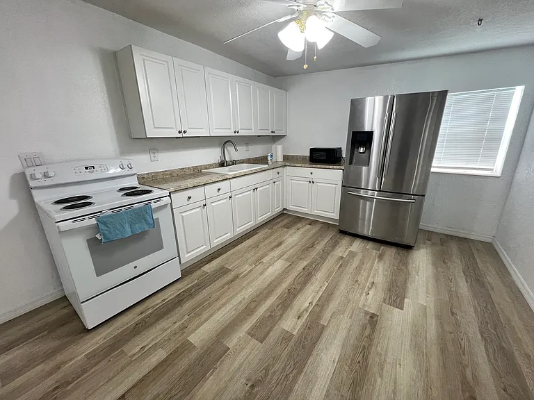 1835 Lynncrest Rd #2 — Photo 2