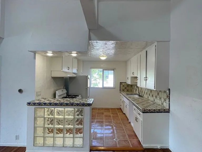 628 N Hayworth Ave #5 — Photo 3