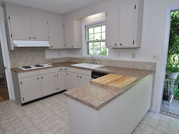 Newly Renovated Kitchen!