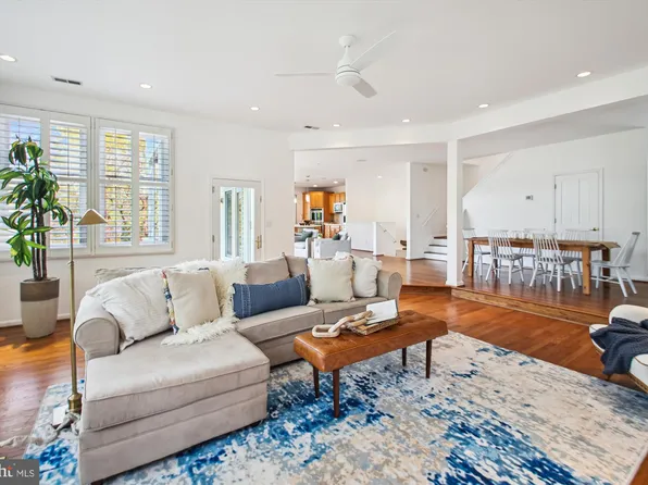 61 E Lake Dr, Annapolis, MD 21403