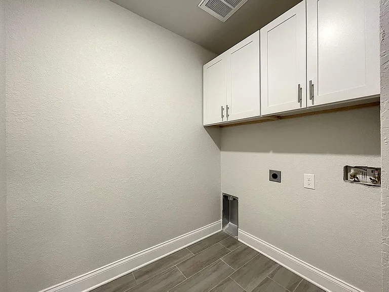 438 Union Dr — Photo 16