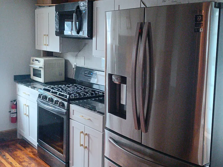 584 Hale St #2 — Photo 13