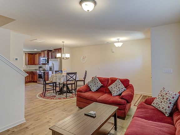 4th image of 240 Spark St