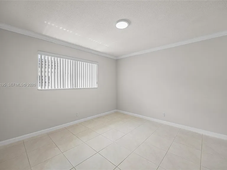 5450 Hollywood Blvd #202 — Photo 12