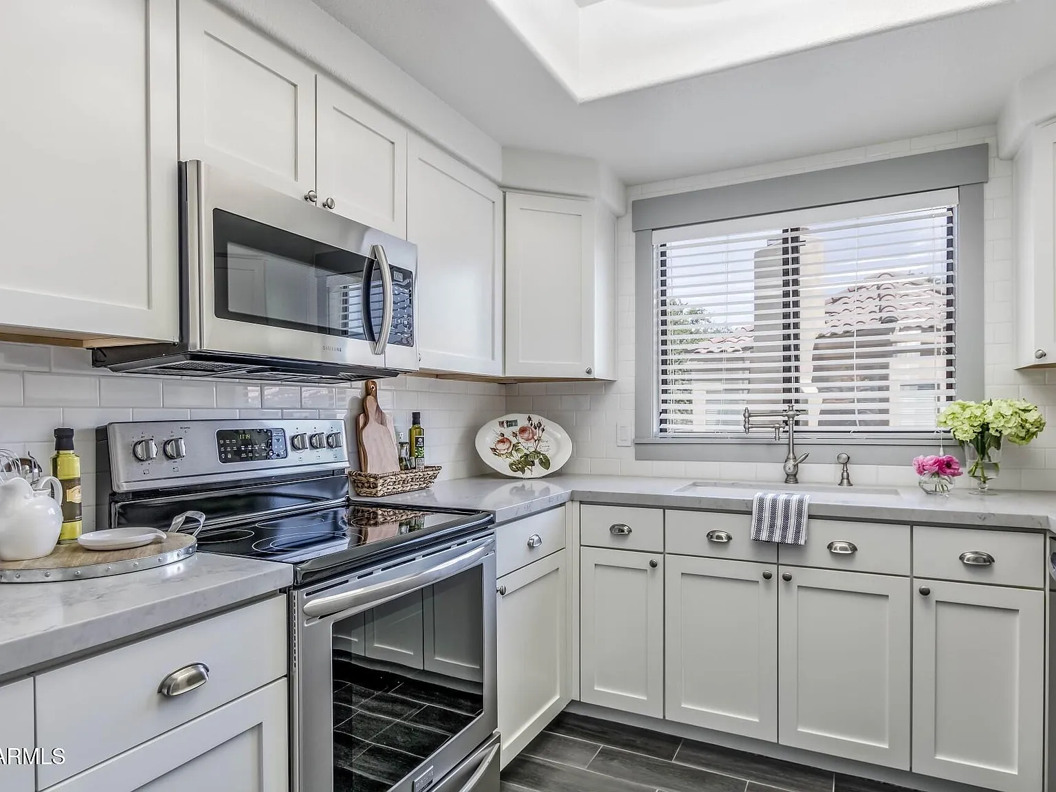 2 bed, 2.0 bath, 1075 sqft, $2,000 — Photo 2