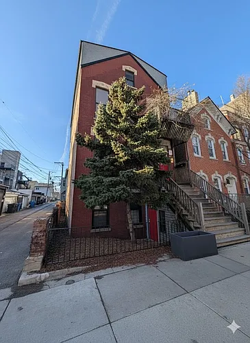 916 N Noble St #2F Photo 1