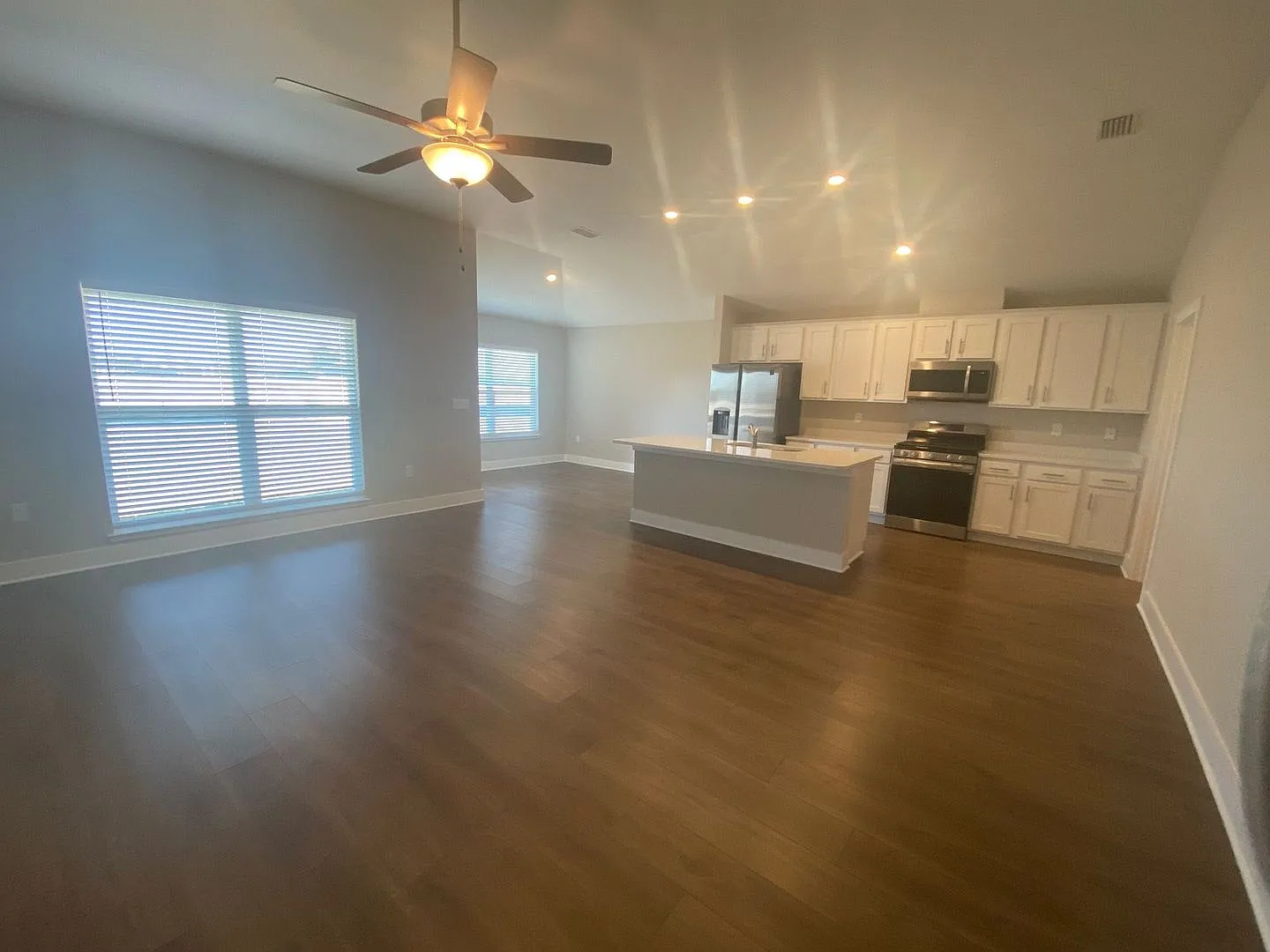 Spacious, Modern Home Convenient To Shopping, Parks, Schools & Tyndall Afb! *Special: 1/2 Off 1st... — Photo 4