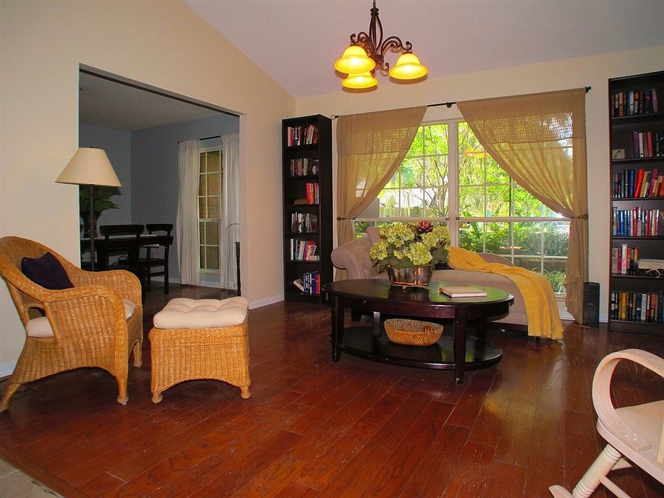 1st image of 1337 Plantation Oaks Dr S