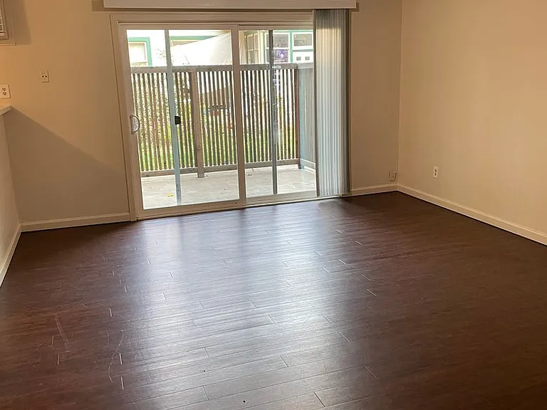 Chateau Apartments — Photo 8