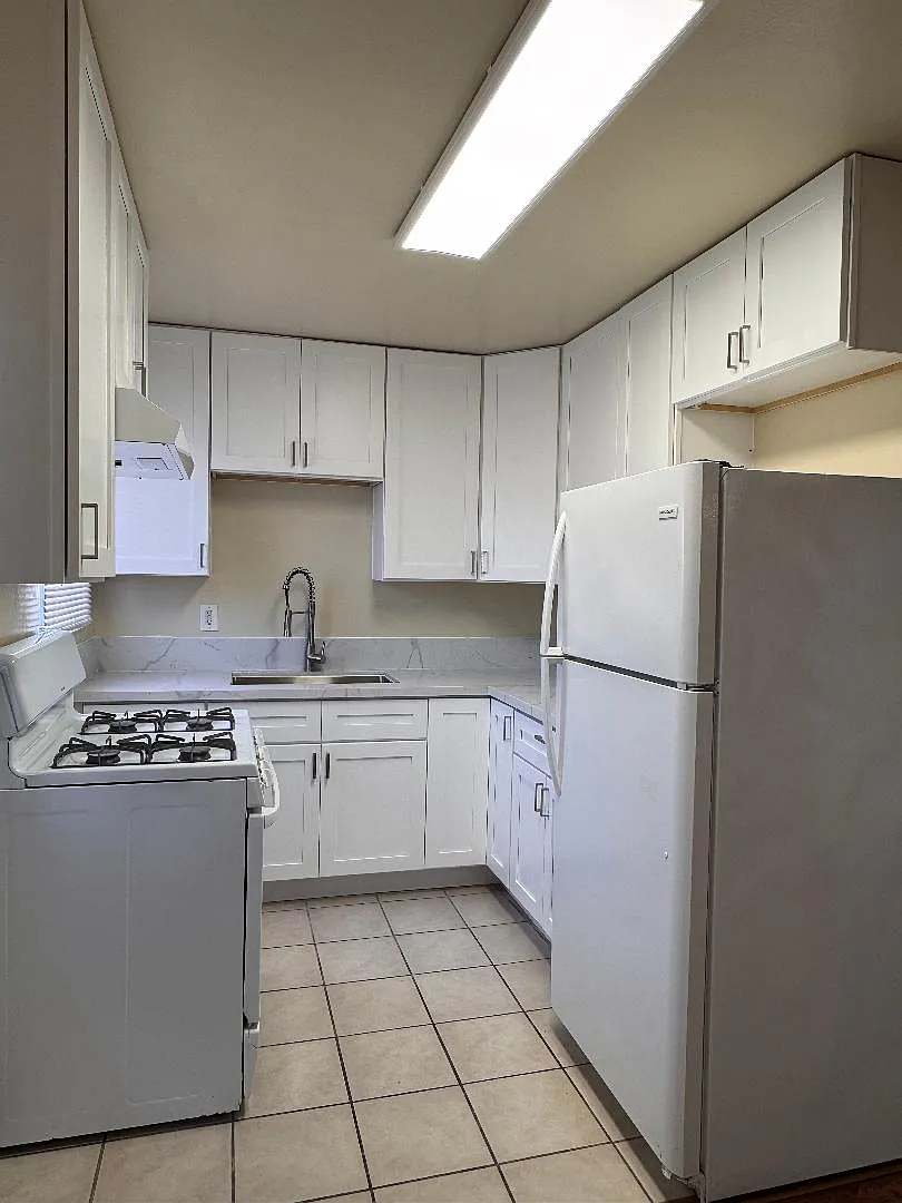 2 bed, 800 sqft, $2,395 — Photo 1