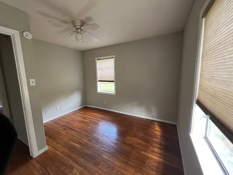 1026 Meyer St — Photo 6