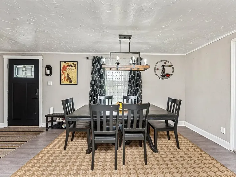 670 Davis Ln — Photo 8