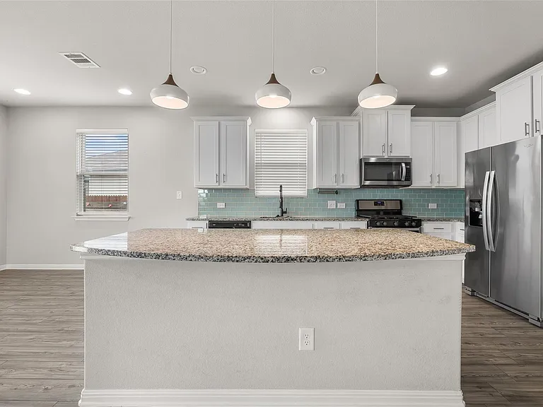 101 Lambert St — Photo 13