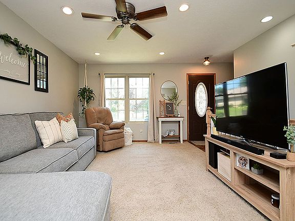 5th image of 2210 W Cove Dr