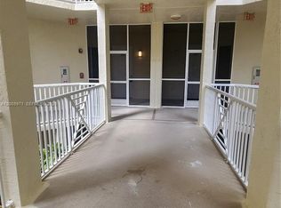 3600 Oaks Clubhouse Dr APT 206, Pompano Beach, FL 33069
