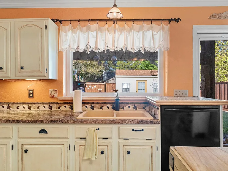 1003 Ashby Dr — Photo 12