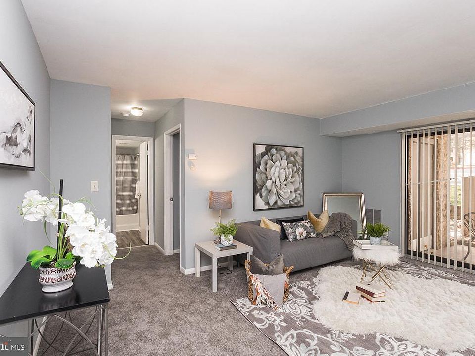2nd image of 6093 Majors Ln #4J4