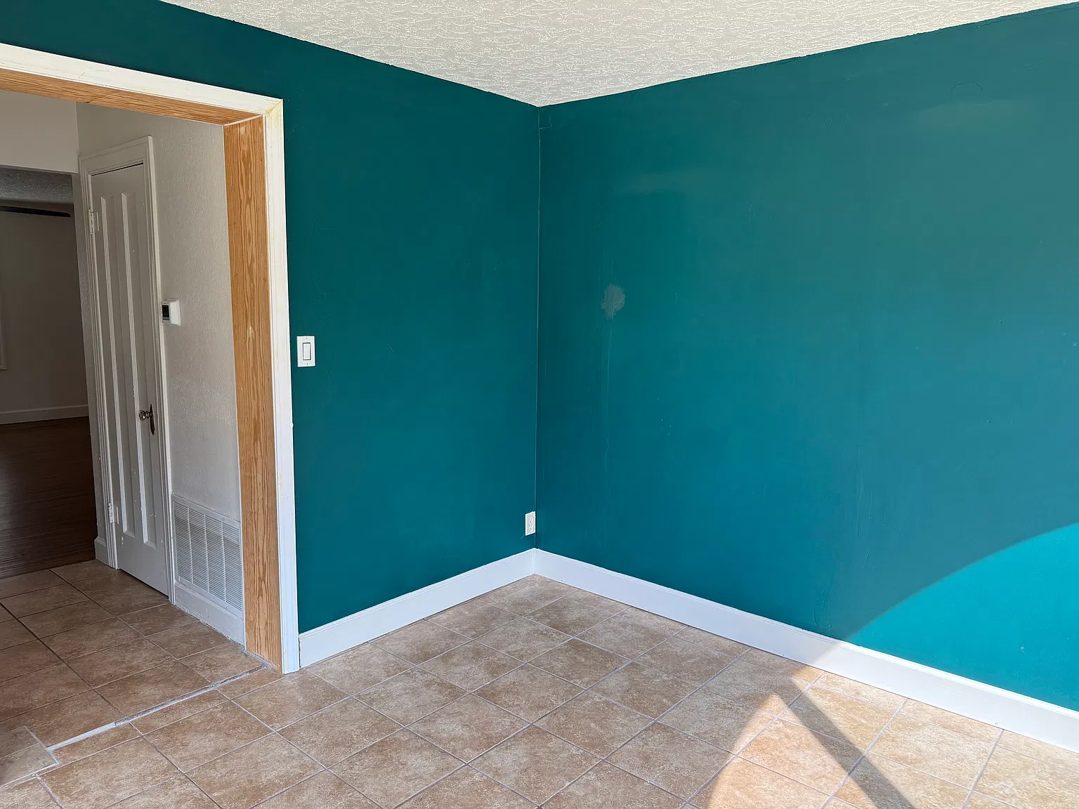 3 bed, 2184 sqft, $2,300 — Photo 3