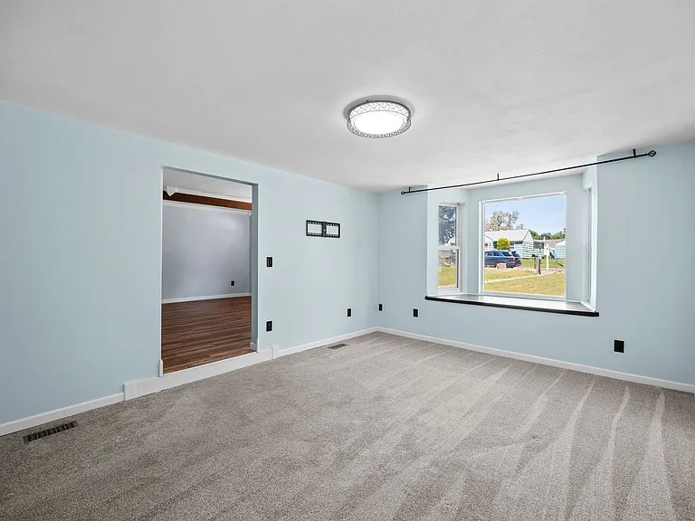 1504 E Queen Ave — Photo 6