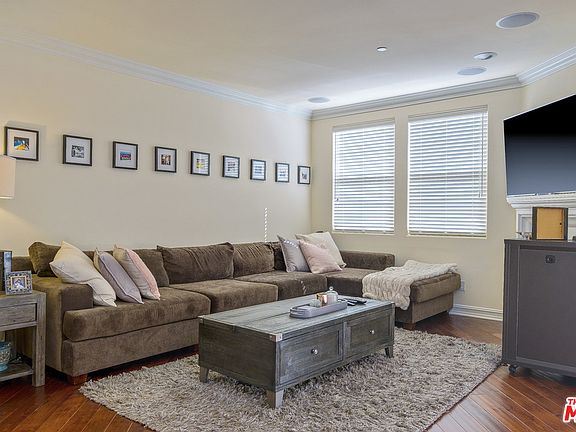 2nd image of 4237 N Longridge Ave #302