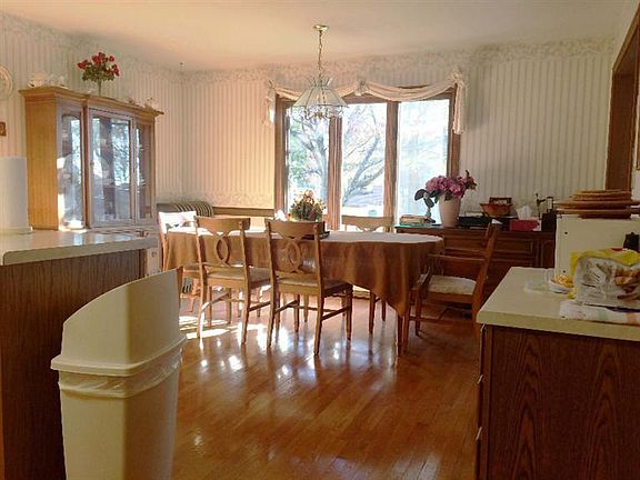 3rd image of 2190 Cave Hill Ln