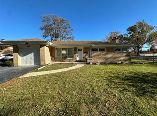 909 S Emerson St, Mount Prospect, IL 60056