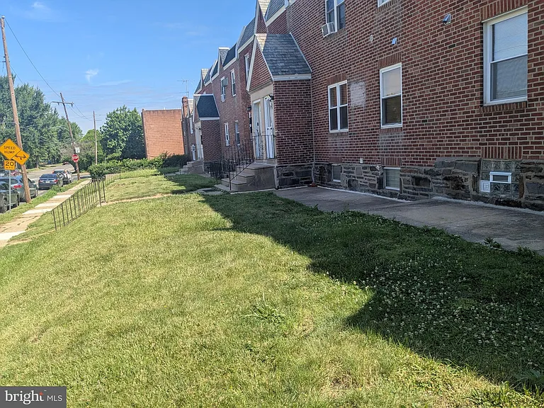 963 E Godfrey Ave — Photo 2