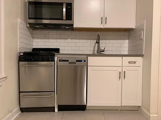 Rented by Hillel Realty Group | media 2