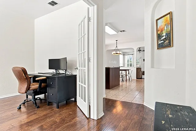 3 bed, 2.0 bath, 1672 sqft, $2,200 — Photo 4