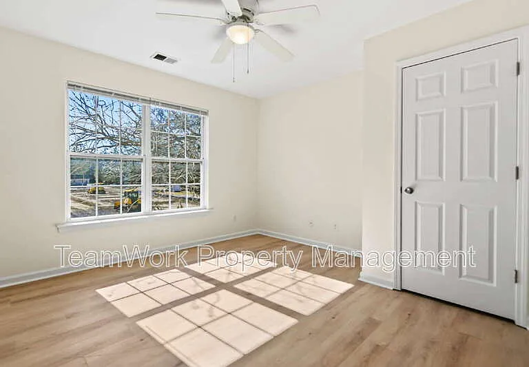 131 Boone St — Photo 13