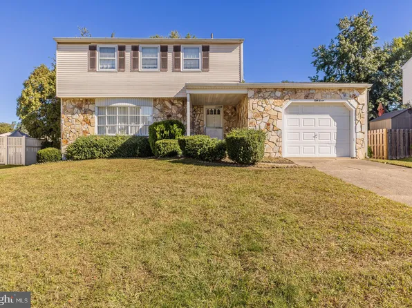 57 Lincoln Dr, Laurel Springs, NJ 08021