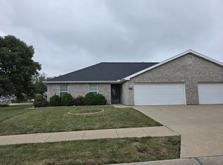 2122 S Liberty Rd, Marshall, MO 65340