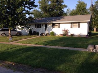 246 N Park St, Hoyleton, IL 62803